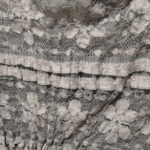 Max Studio petite long sleeve lace top. Medium. - Picture 3 of 4